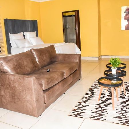 Nkguesthouse Ladysmith Esterno foto