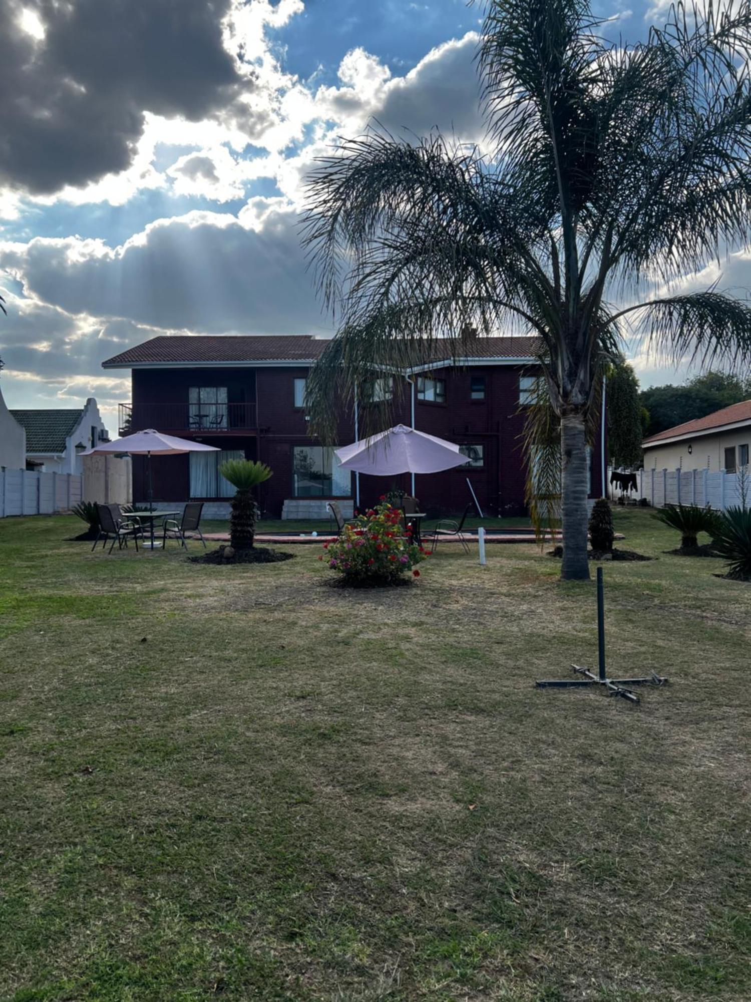 Nkguesthouse Ladysmith Esterno foto