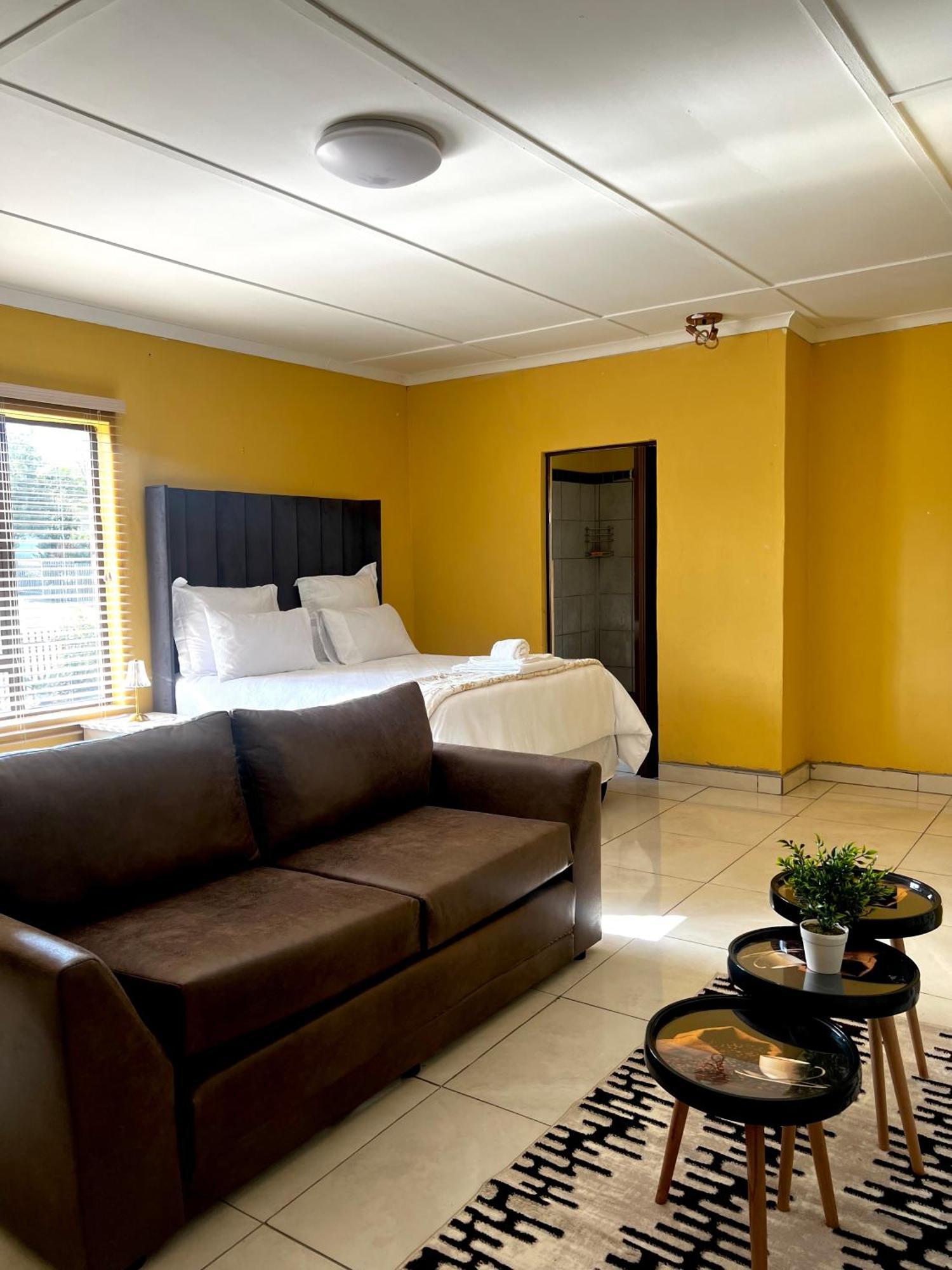 Nkguesthouse Ladysmith Esterno foto