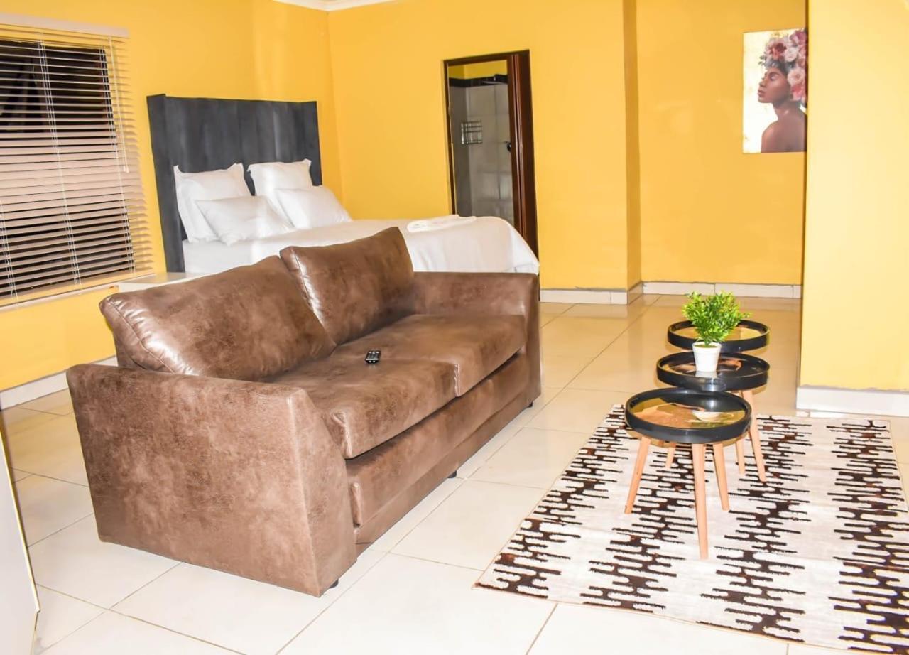 Nkguesthouse Ladysmith Esterno foto
