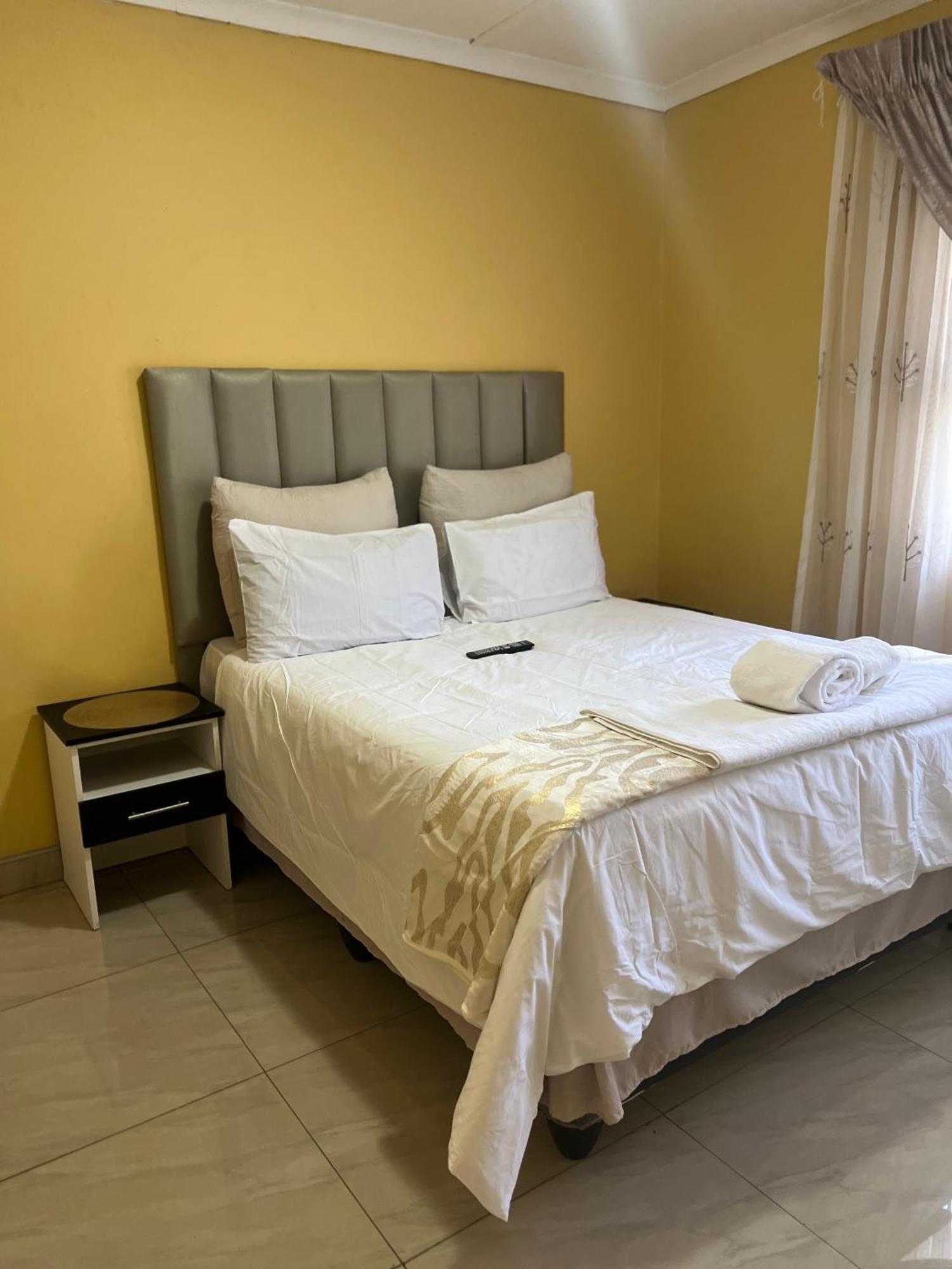 Nkguesthouse Ladysmith Esterno foto