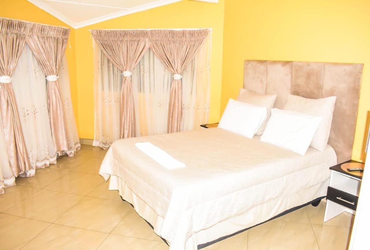 Nkguesthouse Ladysmith Esterno foto